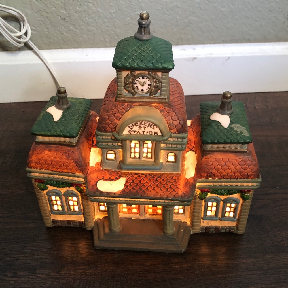 Dickens Village Christmas Train Station O’Well Novelty 1993 Vintage